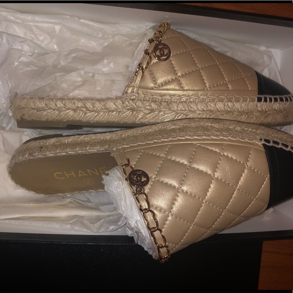 ‼️‼️ SOLD . HOST PICK‼️‼️💗💗Chanel Flats - Picture 15 of 16